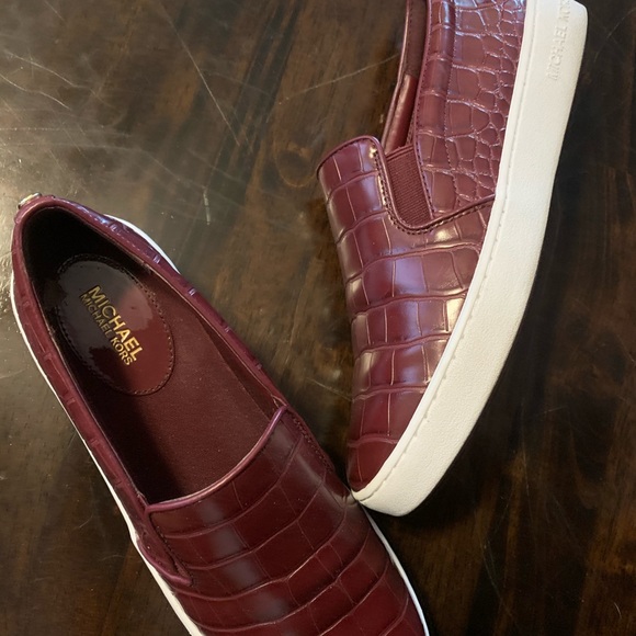 Michael kors red alligator slip ons - Picture 2 of 2